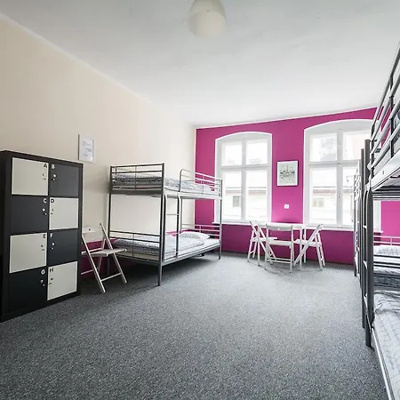Awangarda Hostel *